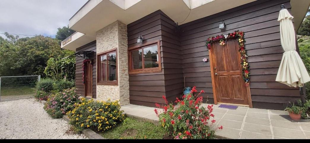 Cabina Monteverde Soan De Montana Apartment Exterior foto